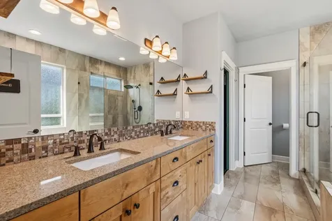 536 W La Strada Circle Medford OR 97504