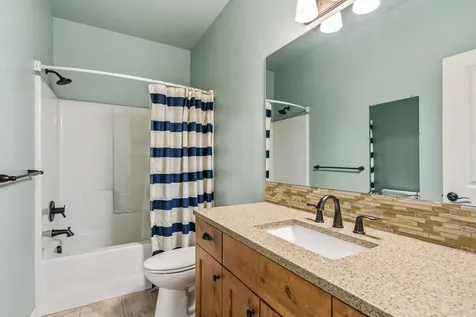 536 W La Strada Circle Medford OR 97504