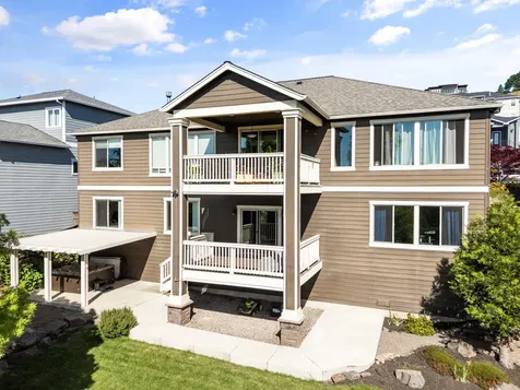 536 W La Strada Circle Medford OR 97504
