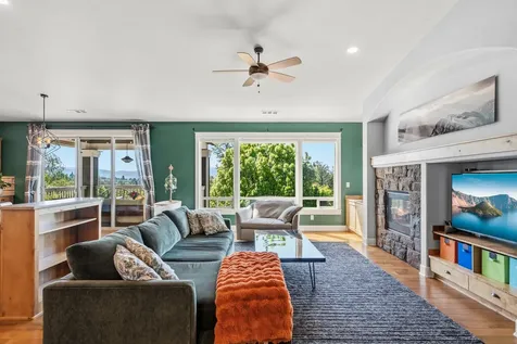 536 W La Strada Circle Medford OR 97504