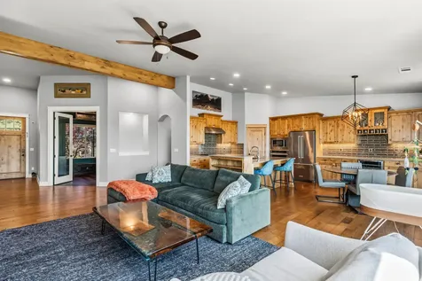536 W La Strada Circle Medford OR 97504