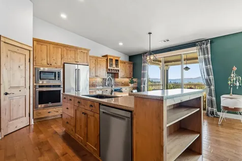 536 W La Strada Circle Medford OR 97504
