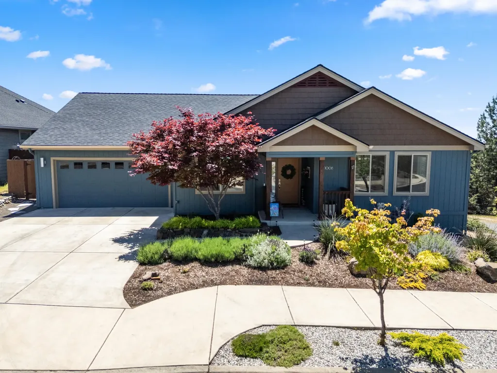 1008 Azure Way Eagle Point OR 97524