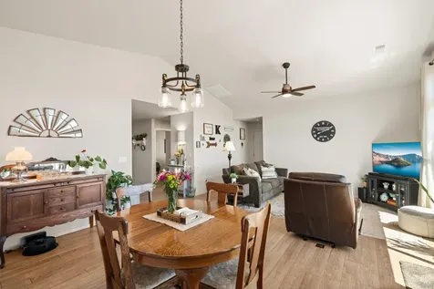 1008 Azure Way Eagle Point OR 97524