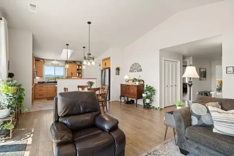 1008 Azure Way Eagle Point OR 97524