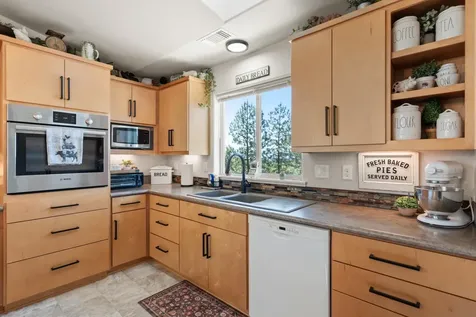 1008 Azure Way Eagle Point OR 97524
