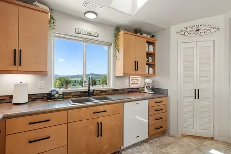1008 Azure Way Eagle Point OR 97524