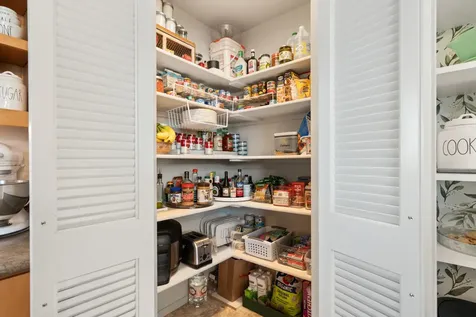 1008 Azure Way Eagle Point OR 97524