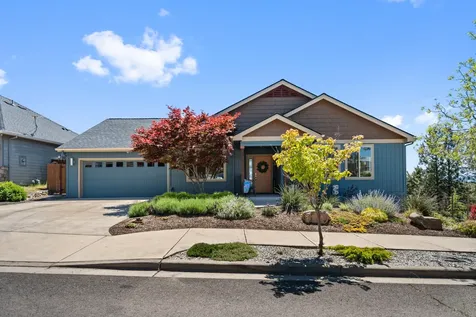 1008 Azure Way Eagle Point OR 97524