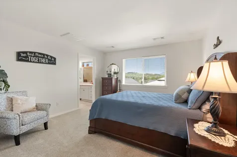 1008 Azure Way Eagle Point OR 97524