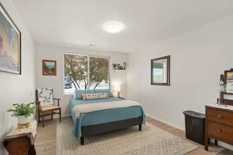 1008 Azure Way Eagle Point OR 97524
