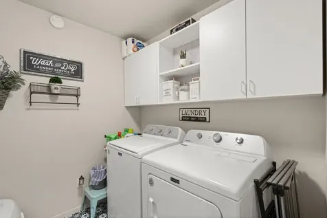 1008 Azure Way Eagle Point OR 97524