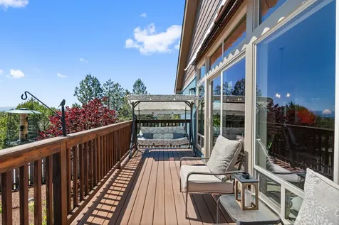 1008 Azure Way Eagle Point OR 97524
