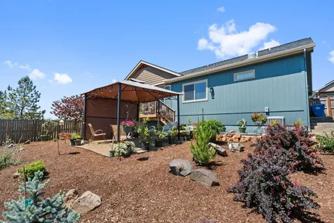 1008 Azure Way Eagle Point OR 97524