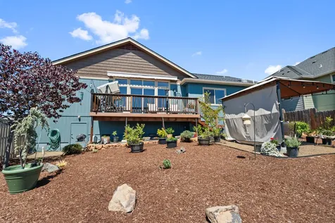 1008 Azure Way Eagle Point OR 97524
