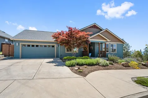 1008 Azure Way Eagle Point OR 97524