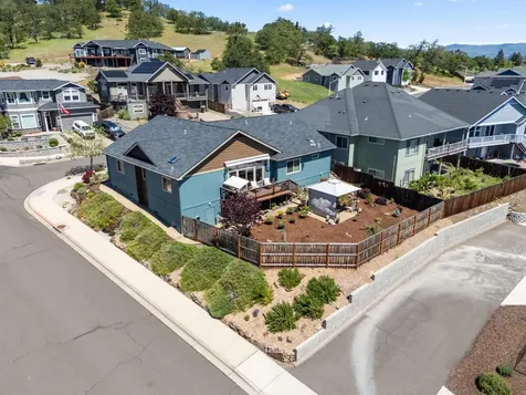 1008 Azure Way Eagle Point OR 97524