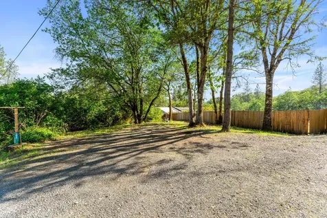 221 Hansen Drive Grants Pass OR 97526