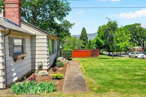 755 Walker Avenue Ashland OR 97520