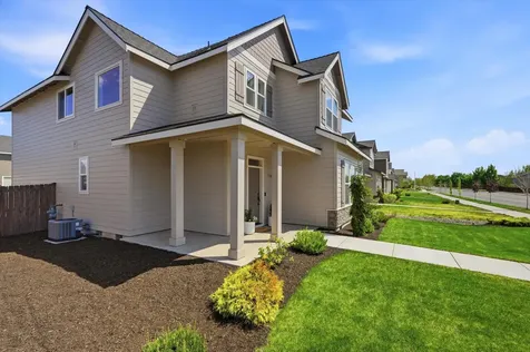 748 NW 27th Street Redmond OR 97756