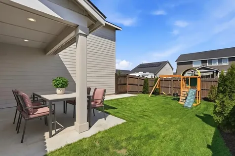 748 NW 27th Street Redmond OR 97756
