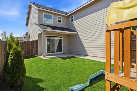 748 NW 27th Street Redmond OR 97756