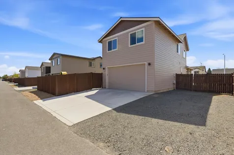 748 NW 27th Street Redmond OR 97756