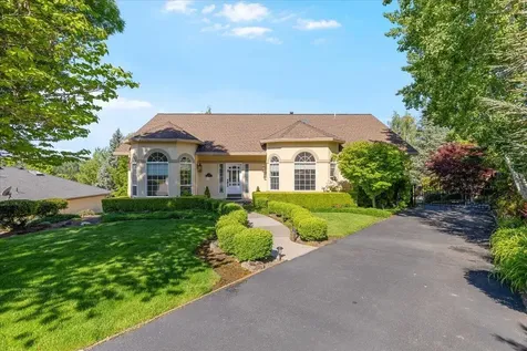 1527 Pebble Beach Court Medford OR 97504