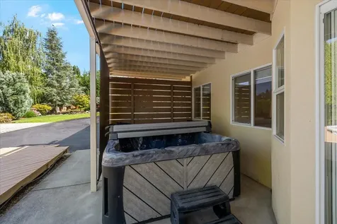 1527 Pebble Beach Court Medford OR 97504
