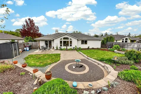 148 Meadow View Drive Phoenix OR 97535