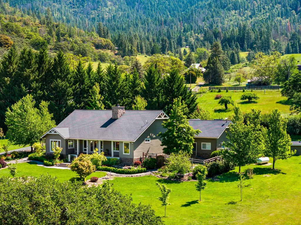 931 Hogan Road Applegate OR 97530