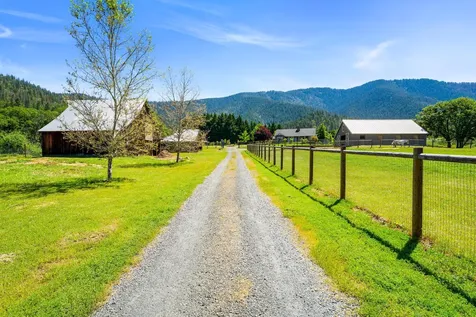 931 Hogan Road Applegate OR 97530