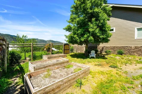 931 Hogan Road Applegate OR 97530