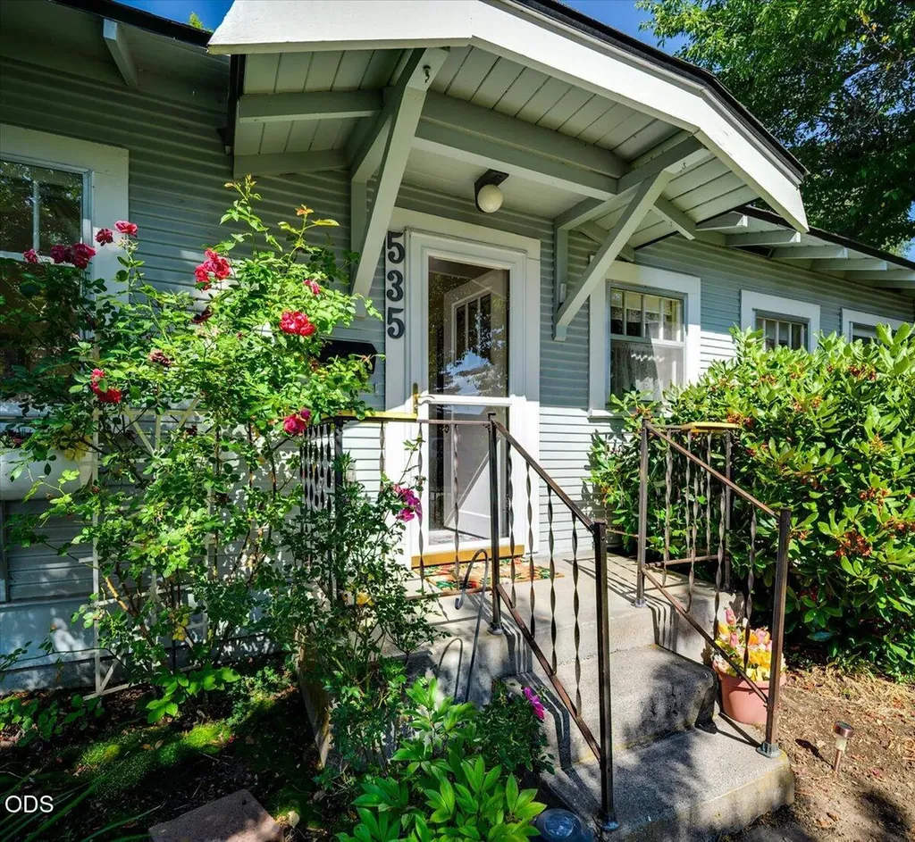 535 SW 10th Street Redmond OR 97756