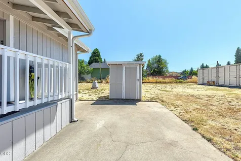 1741 Rogue River Highway Grants Pass OR 97527