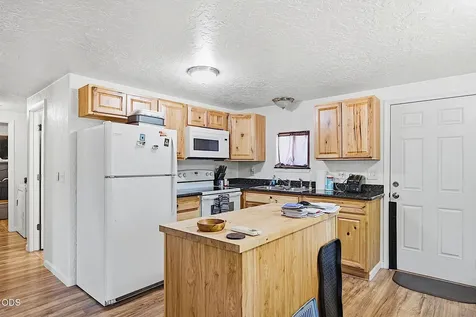 1741 Rogue River Highway Grants Pass OR 97527