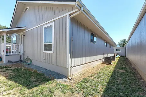 1741 Rogue River Highway Grants Pass OR 97527