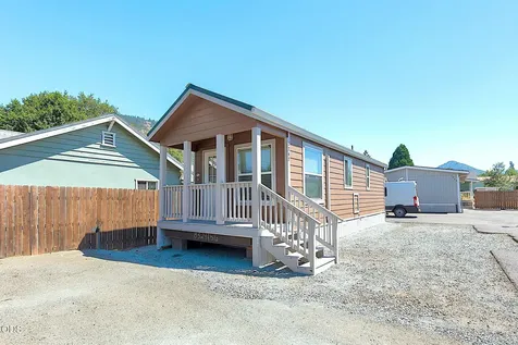 1741 Rogue River Highway Grants Pass OR 97527