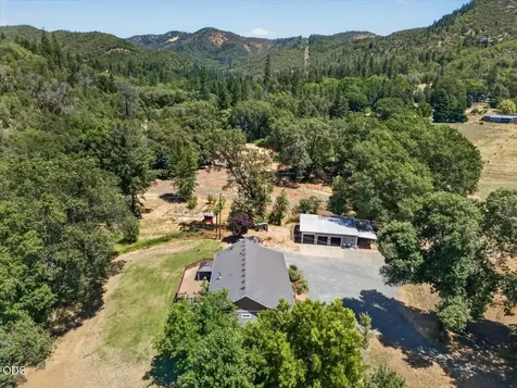 1943 Wards Creek Road Rogue River OR 97537