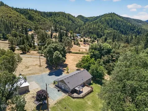 1943 Wards Creek Road Rogue River OR 97537