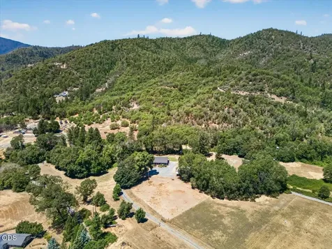 1943 Wards Creek Road Rogue River OR 97537