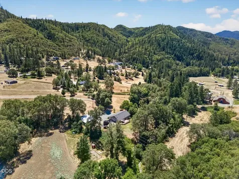 1943 Wards Creek Road Rogue River OR 97537