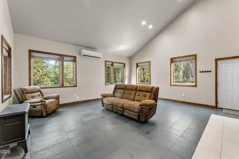 205 Witness Way Rogue River OR 97537