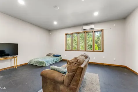 205 Witness Way Rogue River OR 97537