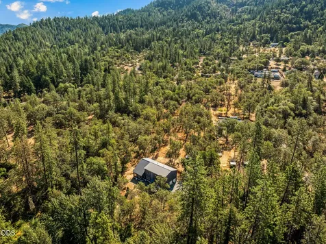 205 Witness Way Rogue River OR 97537