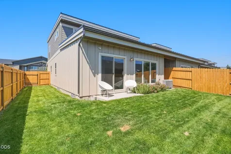 3622 SW Badger Avenue Redmond OR 97756