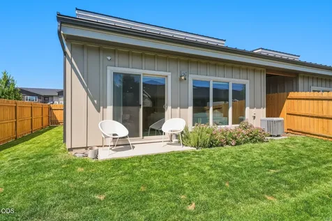 3622 SW Badger Avenue Redmond OR 97756