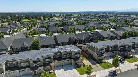 3622 SW Badger Avenue Redmond OR 97756