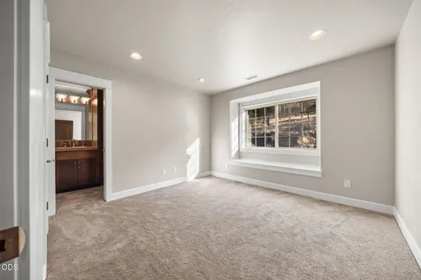 3193 NW Colonial Drive Bend OR 97703
