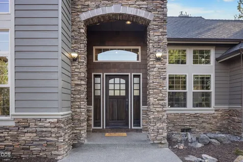 3193 NW Colonial Drive Bend OR 97703